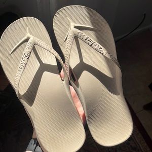Archie’s Taupe Flip Flops with Arch Support Size 7